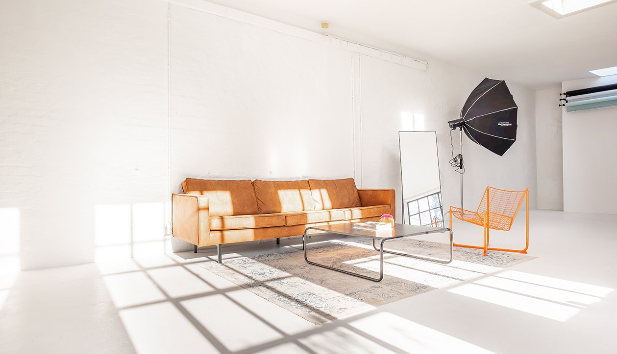CosmosConcept Studio in Hamburg – Lounge mit Fotoequipment